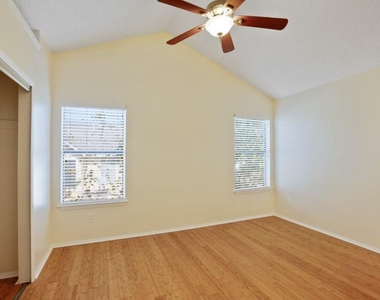 11901 Swearingen Dr - Photo Thumbnail 13
