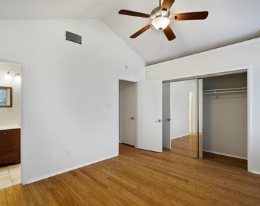 11901 Swearingen Dr - Photo Thumbnail 14