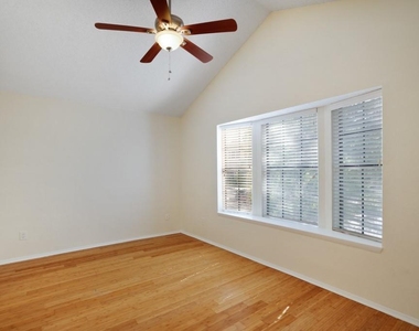 11901 Swearingen Dr - Photo Thumbnail 10