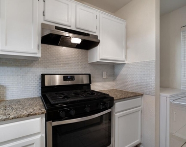 11901 Swearingen Dr - Photo Thumbnail 4