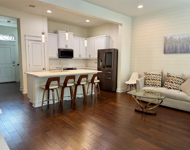 13501 Metric Blvd - Photo Thumbnail 19