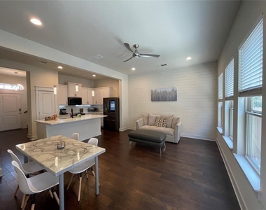 13501 Metric Blvd - Photo Thumbnail 4