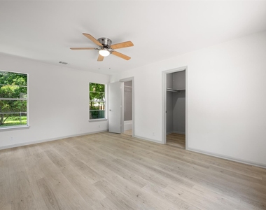 1711 S Main St - Photo Thumbnail 17