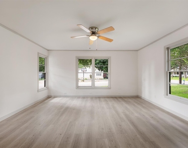 1711 S Main St - Photo Thumbnail 21