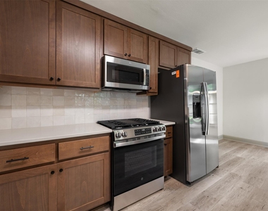 1711 S Main St - Photo Thumbnail 13