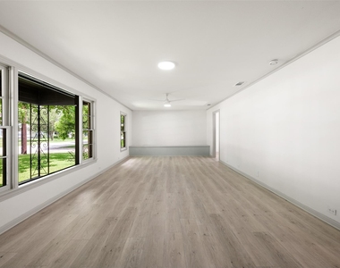 1711 S Main St - Photo Thumbnail 5