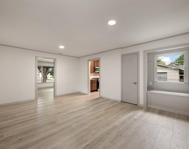 1711 S Main St - Photo Thumbnail 10
