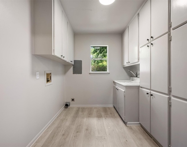 1711 S Main St - Photo Thumbnail 29