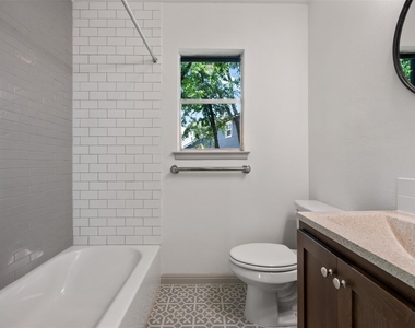 1711 S Main St - Photo Thumbnail 19