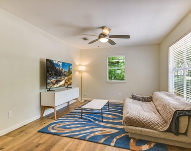2408 E 9th St - Photo Thumbnail 2