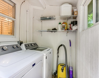 2408 E 9th St - Photo Thumbnail 11