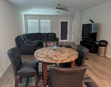 1015 Bluejack Way - Photo Thumbnail 4