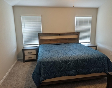 1015 Bluejack Way - Photo Thumbnail 11
