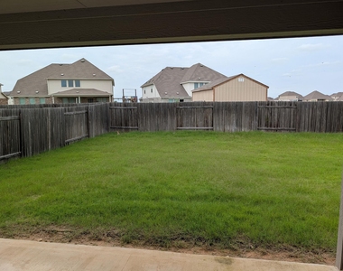 1015 Bluejack Way - Photo Thumbnail 15