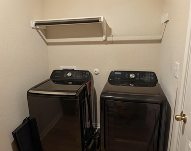1015 Bluejack Way - Photo Thumbnail 14
