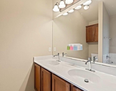 2605 Butler Way - Photo Thumbnail 21