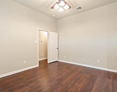 2605 Butler Way - Photo Thumbnail 24