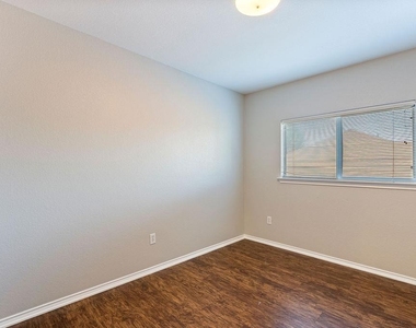 1209 Apollo Cir - Photo Thumbnail 15