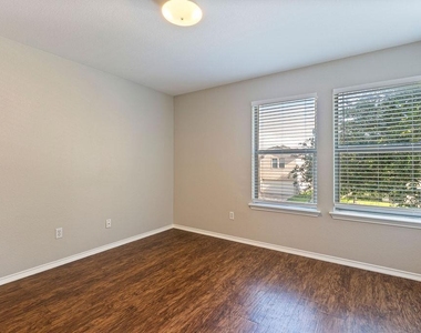 1209 Apollo Cir - Photo Thumbnail 13