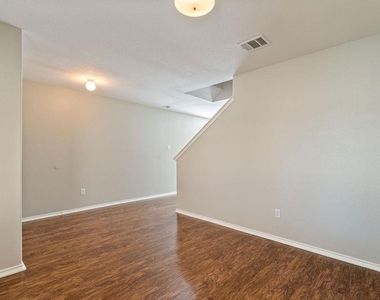 1209 Apollo Cir - Photo Thumbnail 4