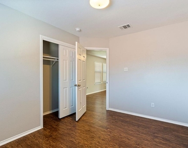 1209 Apollo Cir - Photo Thumbnail 16