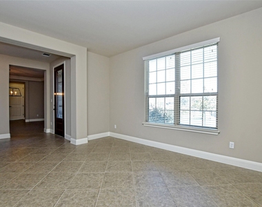 15205 Joseph Dr - Photo Thumbnail 3