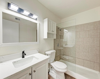 1010 W 23rd St - Photo Thumbnail 15