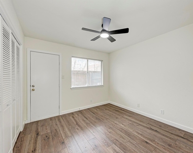 1010 W 23rd St - Photo Thumbnail 13