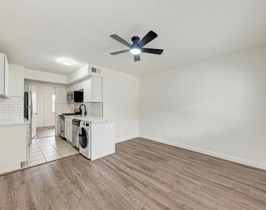 1010 W 23rd St - Photo Thumbnail 6