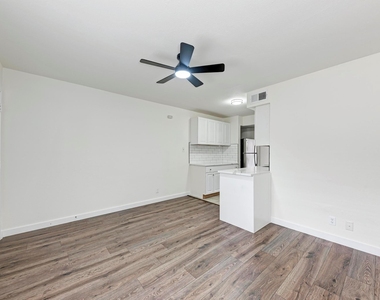 1010 W 23rd St - Photo Thumbnail 9