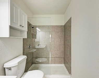1010 W 23rd St - Photo Thumbnail 16