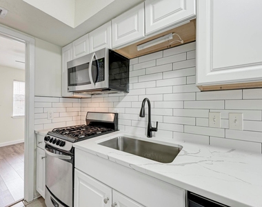 1010 W 23rd St - Photo Thumbnail 11