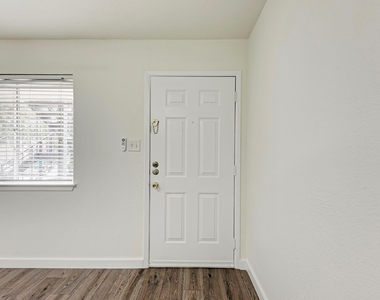 1010 W 23rd St - Photo Thumbnail 5