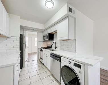 1010 W 23rd St - Photo Thumbnail 10
