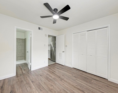 1010 W 23rd St - Photo Thumbnail 14
