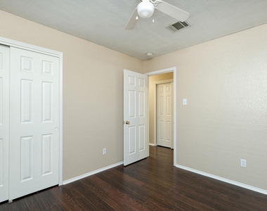 124 Hunter Rex Way - Photo Thumbnail 10