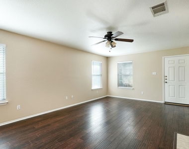 124 Hunter Rex Way - Photo Thumbnail 1