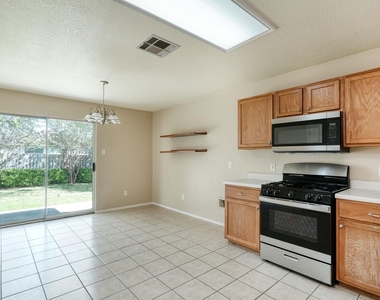 124 Hunter Rex Way - Photo Thumbnail 3