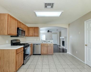 124 Hunter Rex Way - Photo Thumbnail 4