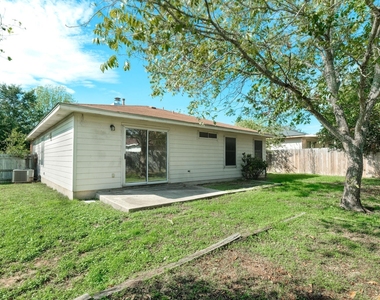124 Hunter Rex Way - Photo Thumbnail 11