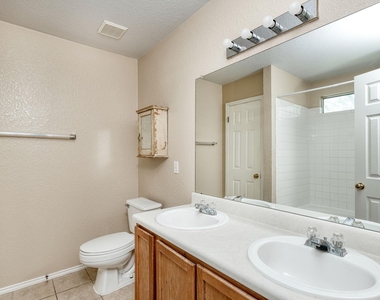 124 Hunter Rex Way - Photo Thumbnail 7