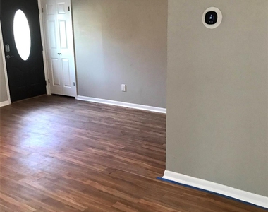 215 Flamingo Cir - Photo Thumbnail 8