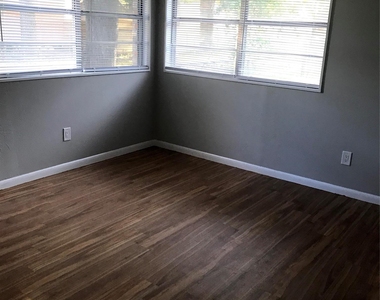 215 Flamingo Cir - Photo Thumbnail 5