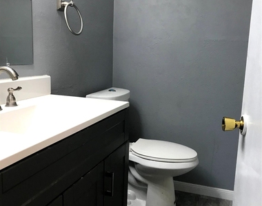 215 Flamingo Cir - Photo Thumbnail 7