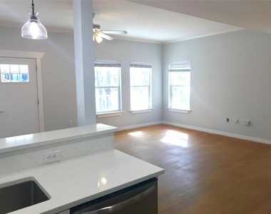 2924 E 13th St - Photo Thumbnail 2