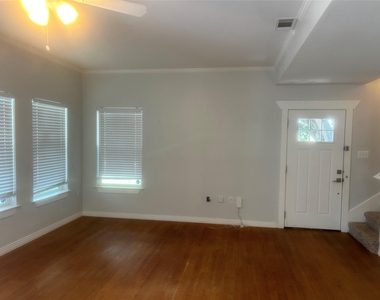 2924 E 13th St - Photo Thumbnail 12