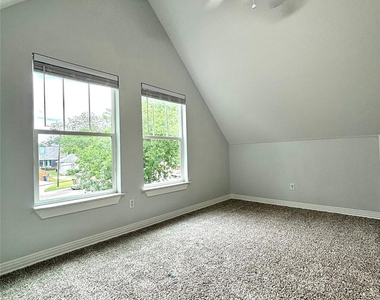 2924 E 13th St - Photo Thumbnail 24