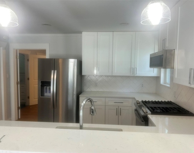 2924 E 13th St - Photo Thumbnail 11