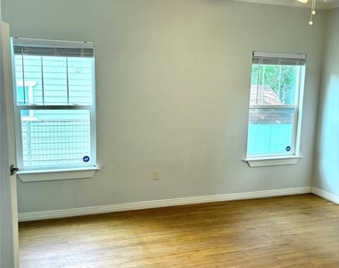 2924 E 13th St - Photo Thumbnail 18