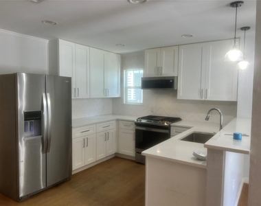 2924 E 13th St - Photo Thumbnail 10